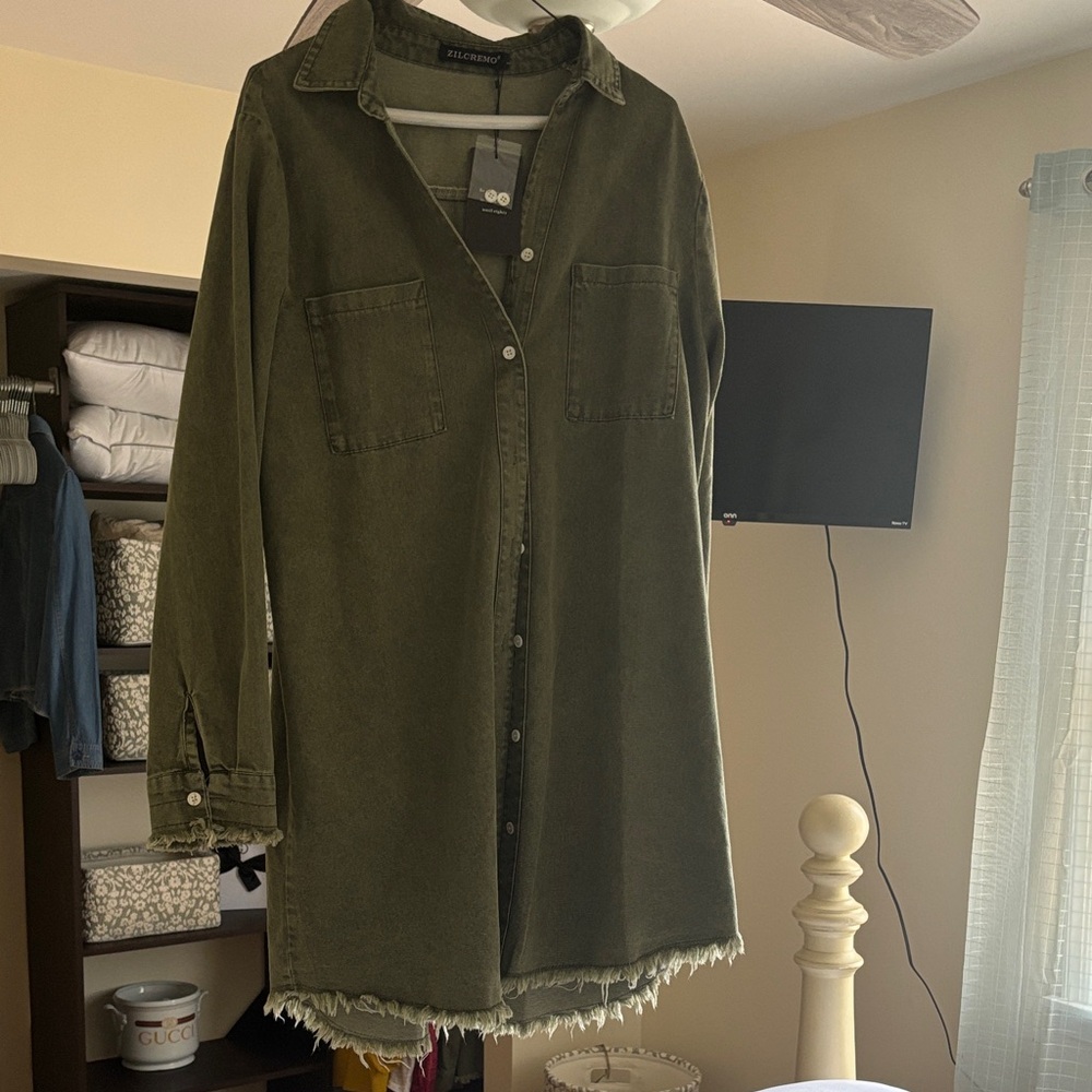 Olive Green Raw-Hem Button-Front Shacket Large NWT - image 1